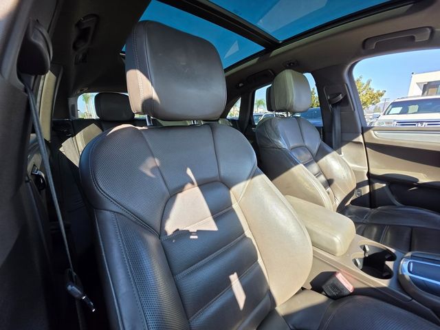 2017 Porsche Macan AWD - 22933716 - 9