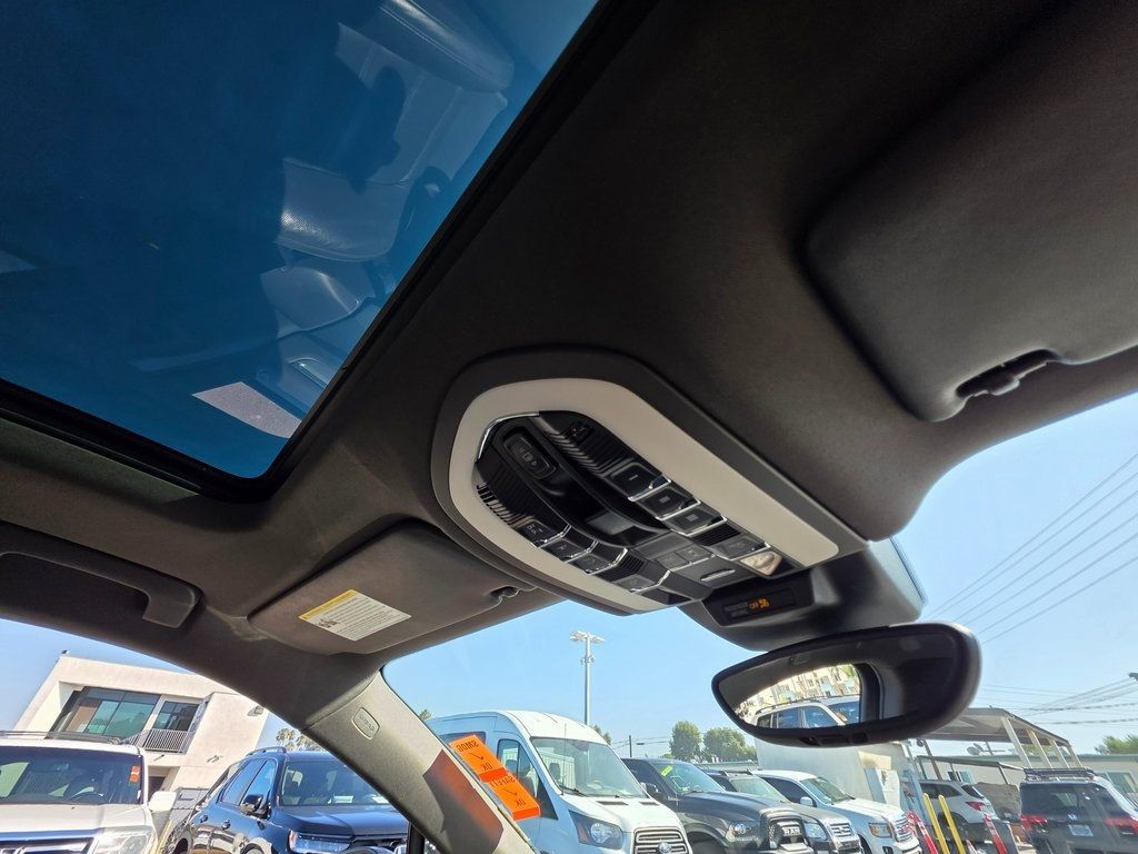 2017 Porsche Macan AWD - 22933716 - 10