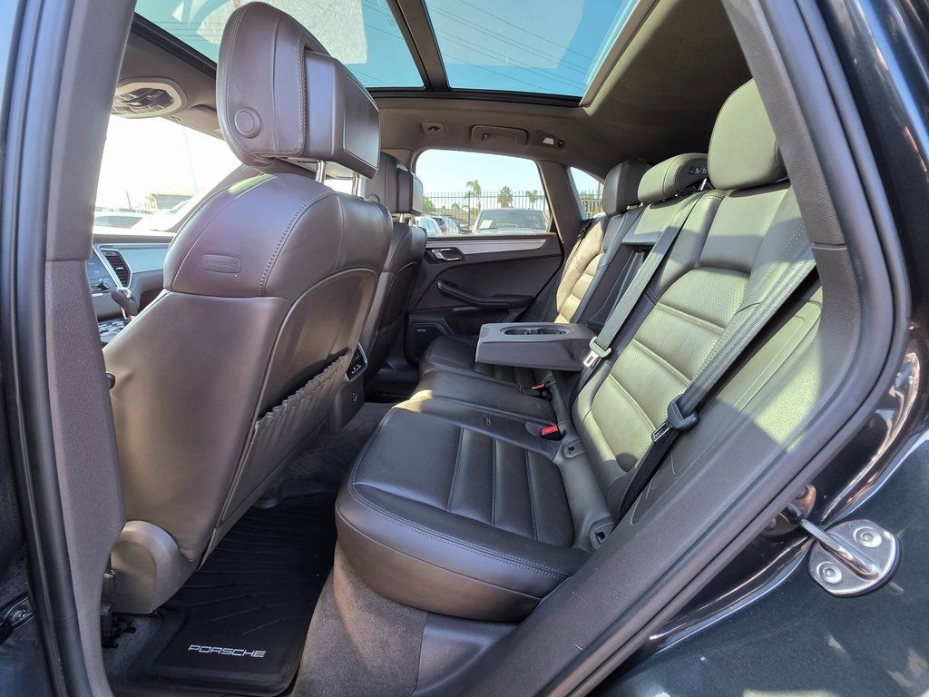 2017 Porsche Macan AWD - 22933716 - 17