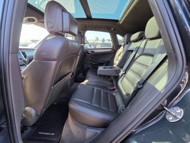 2017 Porsche Macan AWD - 22933716 - 17