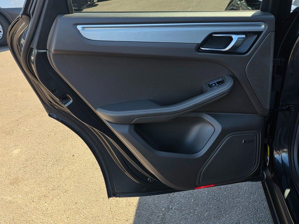 2017 Porsche Macan AWD - 22933716 - 21