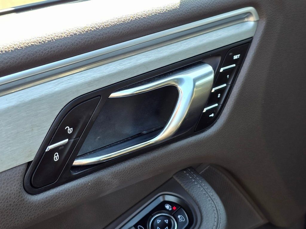 2017 Porsche Macan AWD - 22933716 - 24