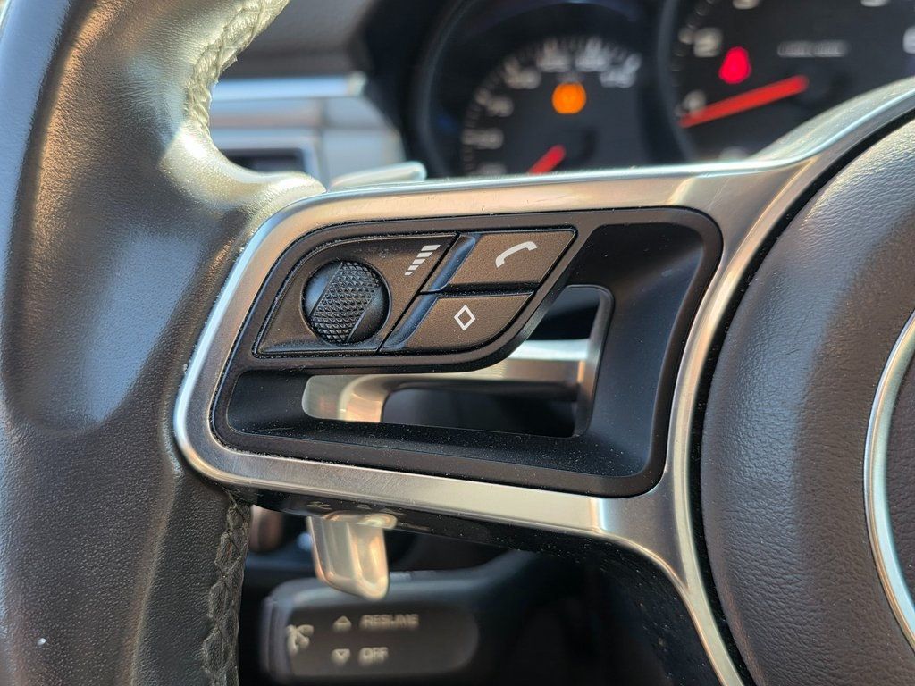 2017 Porsche Macan AWD - 22933716 - 26