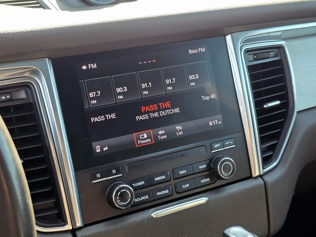 2017 Porsche Macan AWD - 22933716 - 30