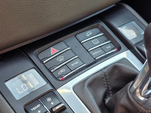 2017 Porsche Macan AWD - 22933716 - 32