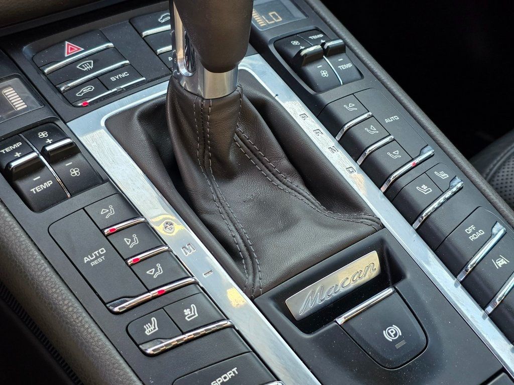 2017 Porsche Macan AWD - 22933716 - 34