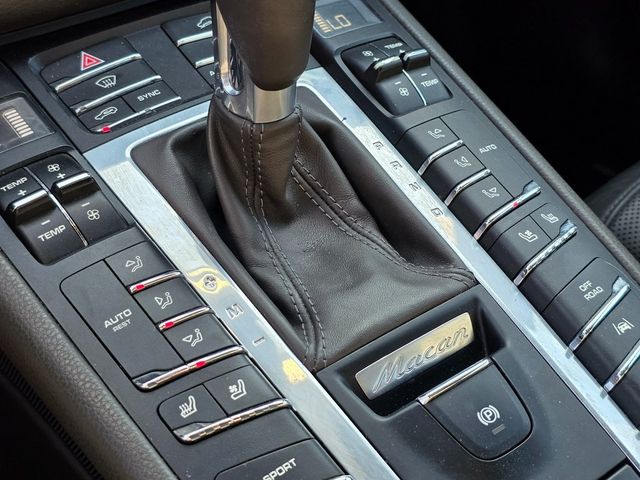 2017 Porsche Macan AWD - 22933716 - 34