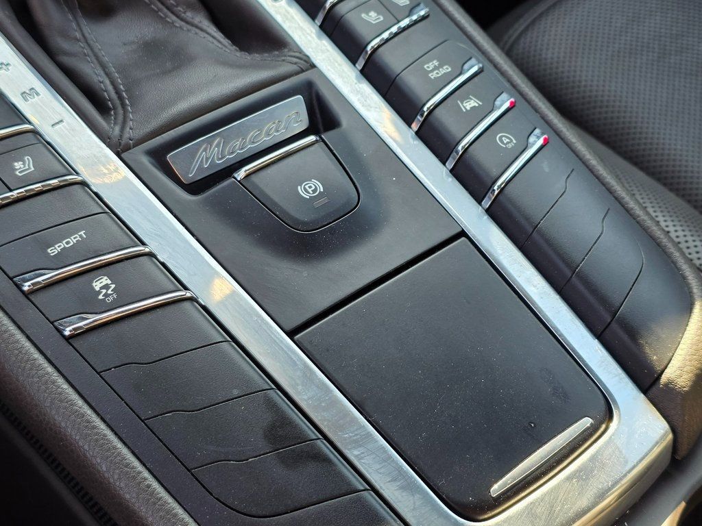 2017 Porsche Macan AWD - 22933716 - 35