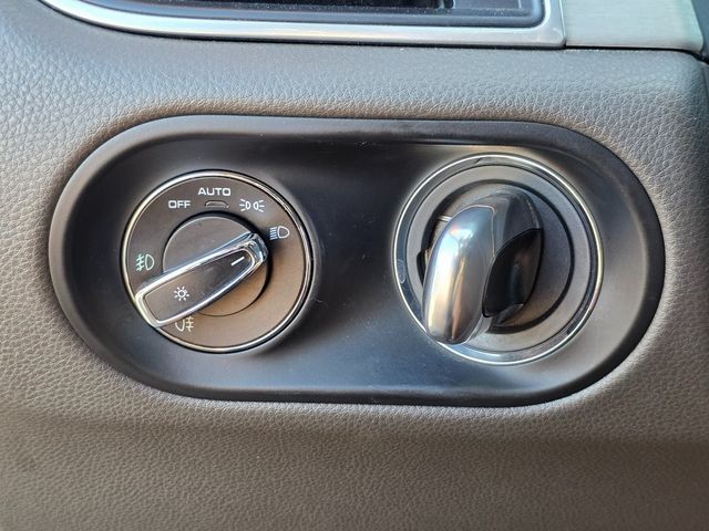 2017 Porsche Macan AWD - 22933716 - 40