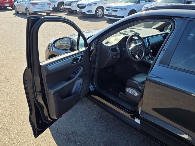 2017 Porsche Macan AWD - 22933716 - 42