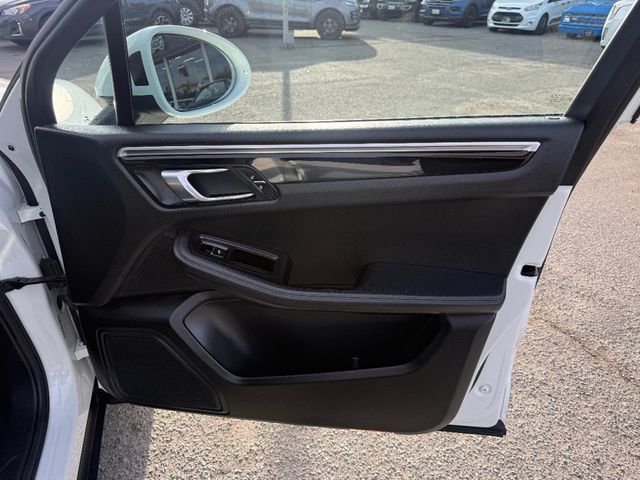 2017 Porsche Macan AWD - 22992905 - 15