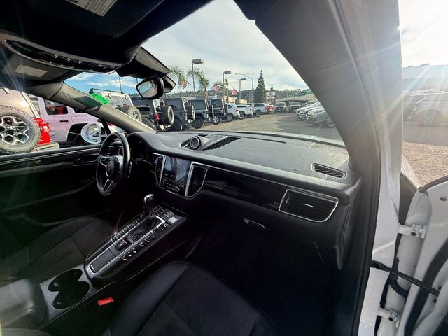 2017 Porsche Macan AWD - 22992905 - 16