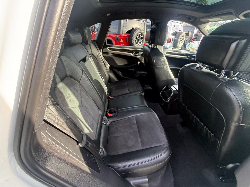 2017 Porsche Macan AWD - 22992905 - 19
