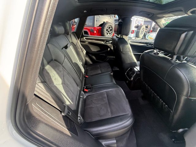 2017 Porsche Macan AWD - 22992905 - 19