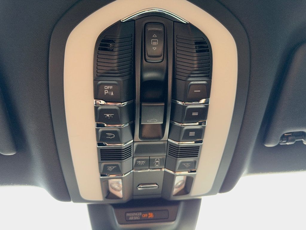 2017 Porsche Macan AWD - 22992905 - 27