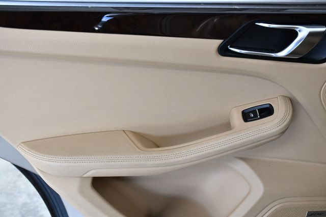 2017 Porsche Macan AWD - 22919016 - 10