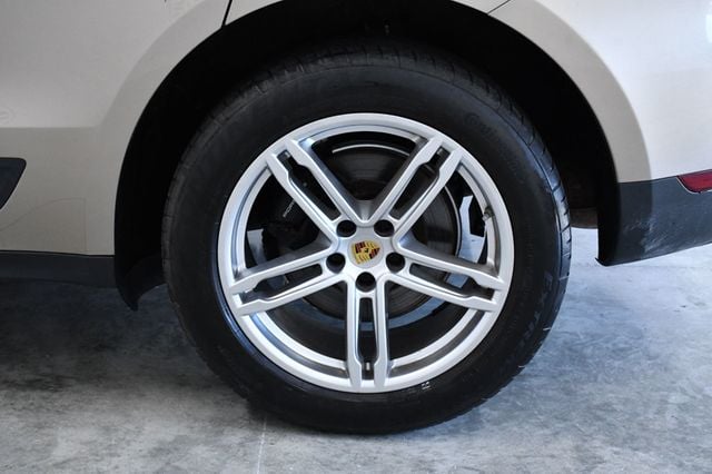 2017 Porsche Macan AWD - 22919016 - 11