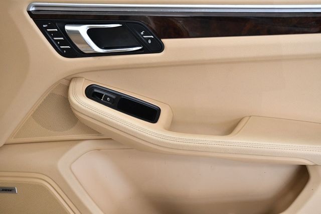 2017 Porsche Macan AWD - 22919016 - 17