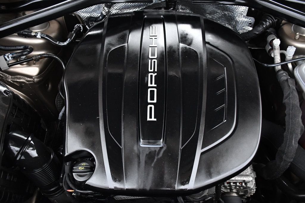 2017 Porsche Macan AWD - 22919016 - 18