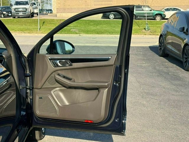 2017 Porsche Macan AWD - 23003968 - 16