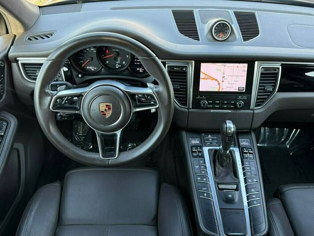 2017 Porsche Macan AWD - 23003968 - 19