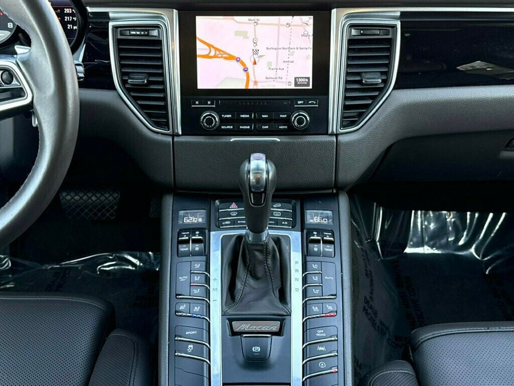 2017 Porsche Macan AWD - 23003968 - 22