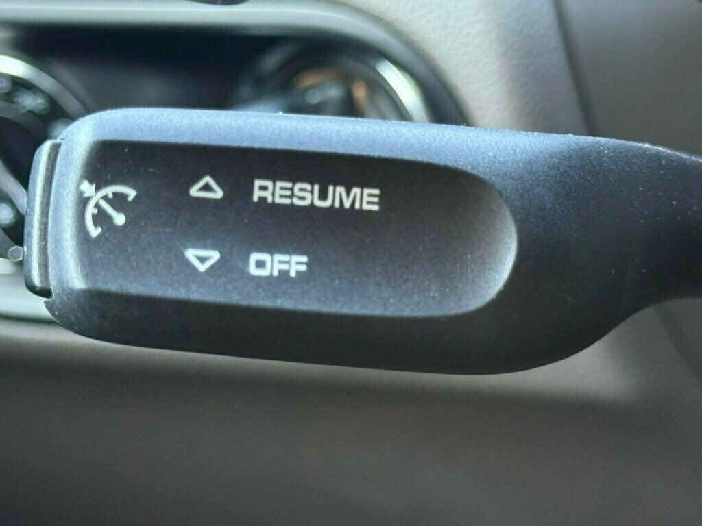 2017 Porsche Macan AWD - 23003968 - 32