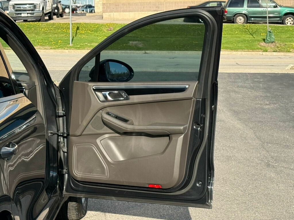 2017 Porsche Macan AWD - 23013135 - 14