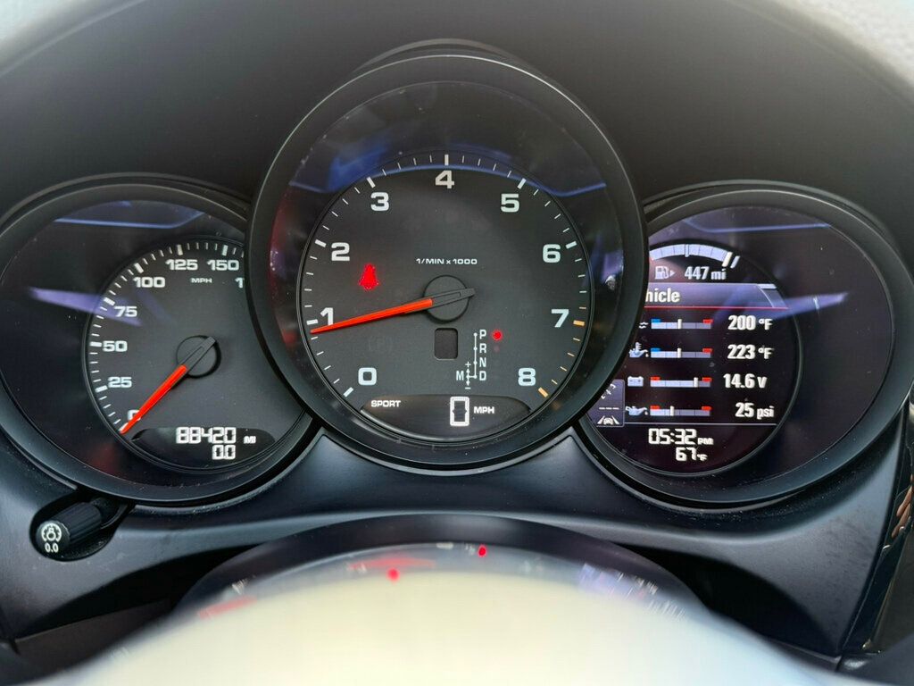 2017 Porsche Macan AWD - 23013135 - 27