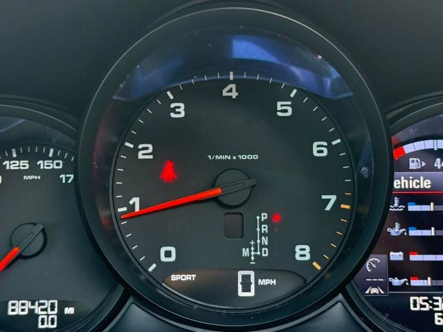 2017 Porsche Macan AWD - 23013135 - 28