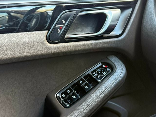 2017 Porsche Macan AWD - 23013135 - 31