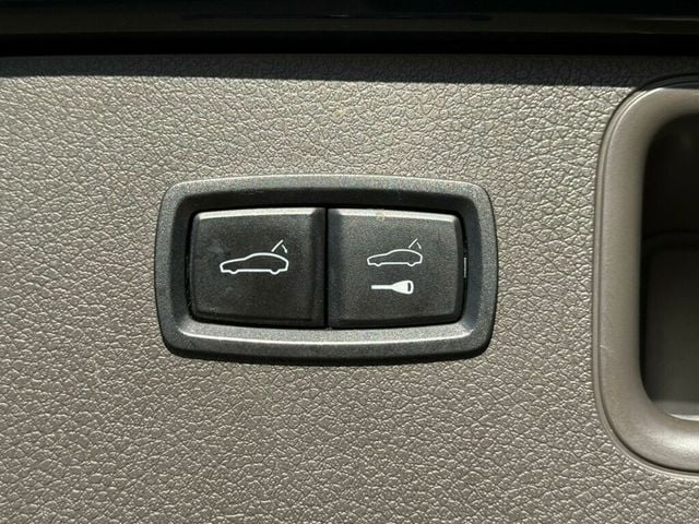 2017 Porsche Macan AWD - 23013135 - 44