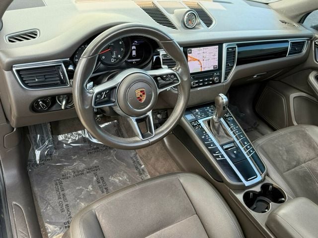 2017 Porsche Macan AWD - 23013135 - 7