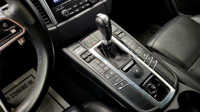 2017 Porsche Macan AWD w/ 20'' Sport Wheels, Premium Pkg, Nav & Panoramic Roof - 23029480 - 16