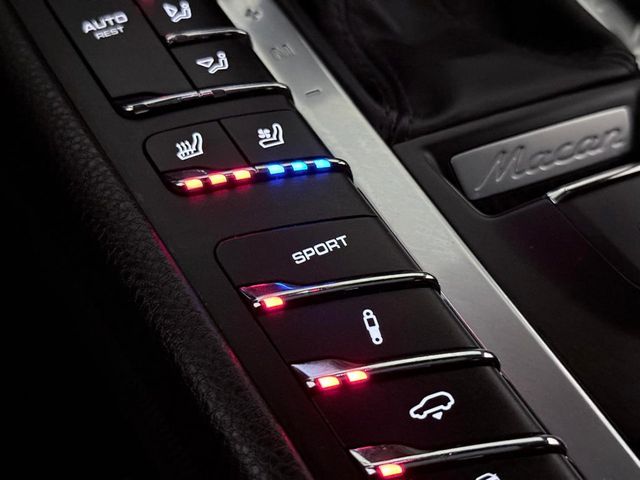 2017 Porsche Macan GTS - 23030302 - 40
