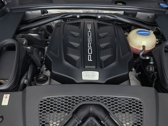 2017 Porsche Macan GTS - 23030302 - 54