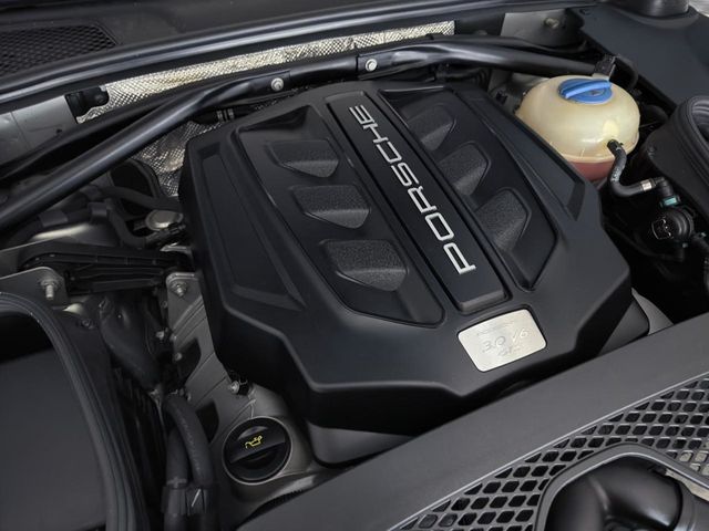 2017 Porsche Macan GTS - 23030302 - 55