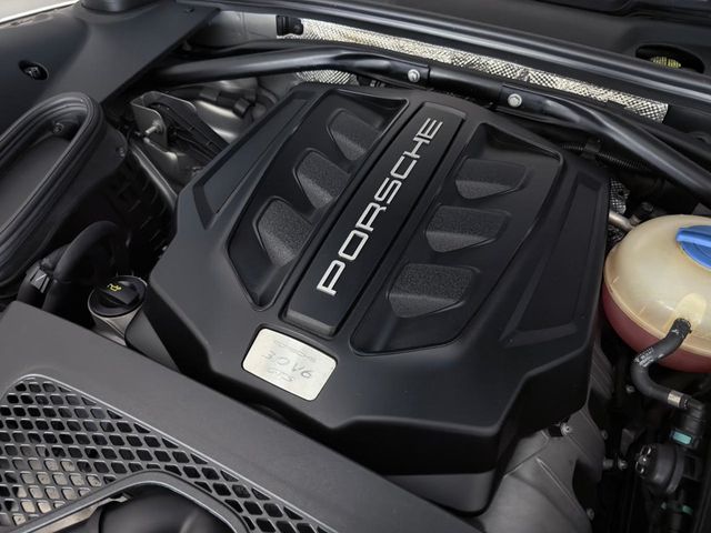 2017 Porsche Macan GTS - 23030302 - 56