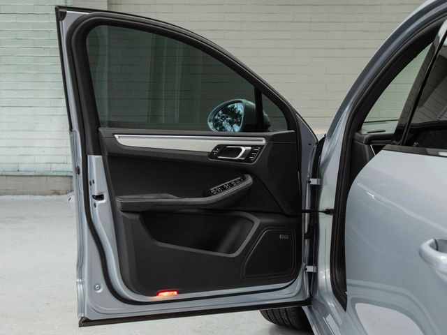 2017 Porsche Macan GTS AWD - 22979207 - 28