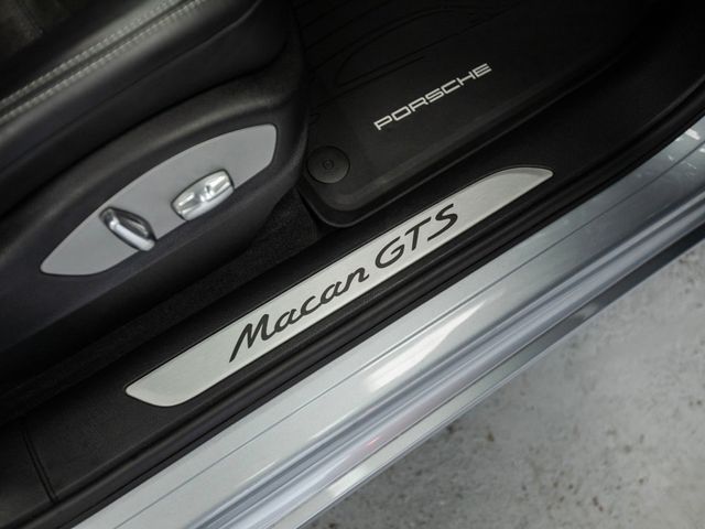 2017 Porsche Macan GTS AWD - 22979207 - 31
