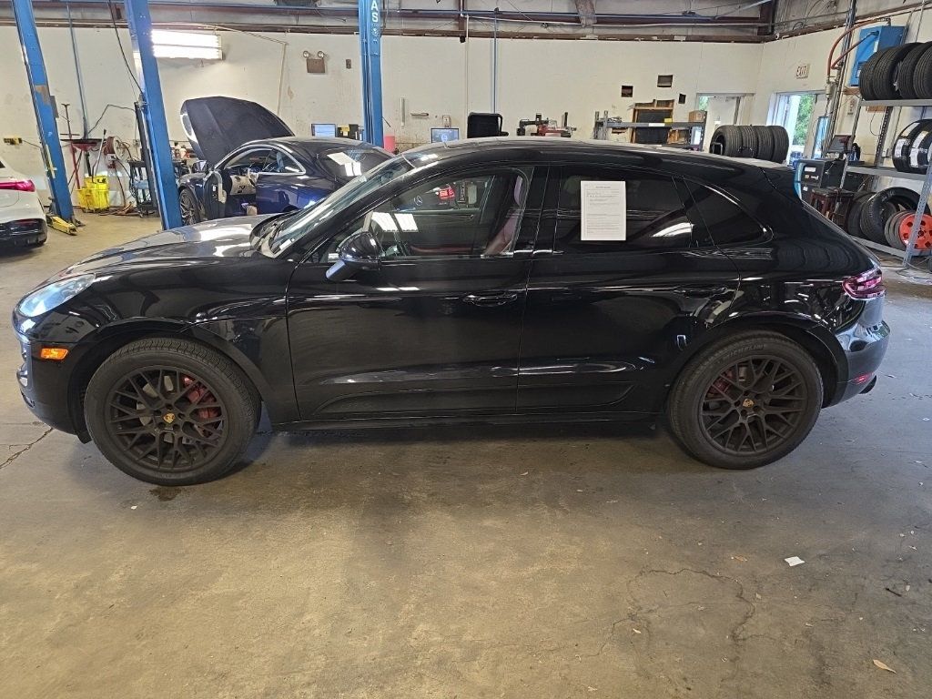 2017 Porsche Macan GTS photo 2
