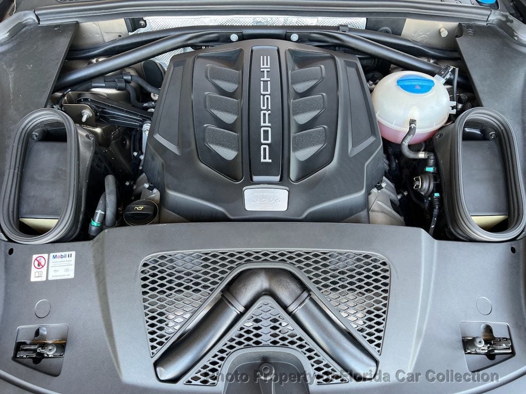 2017 Porsche Macan GTS Turbo AWD PDK - 22828732 - 89