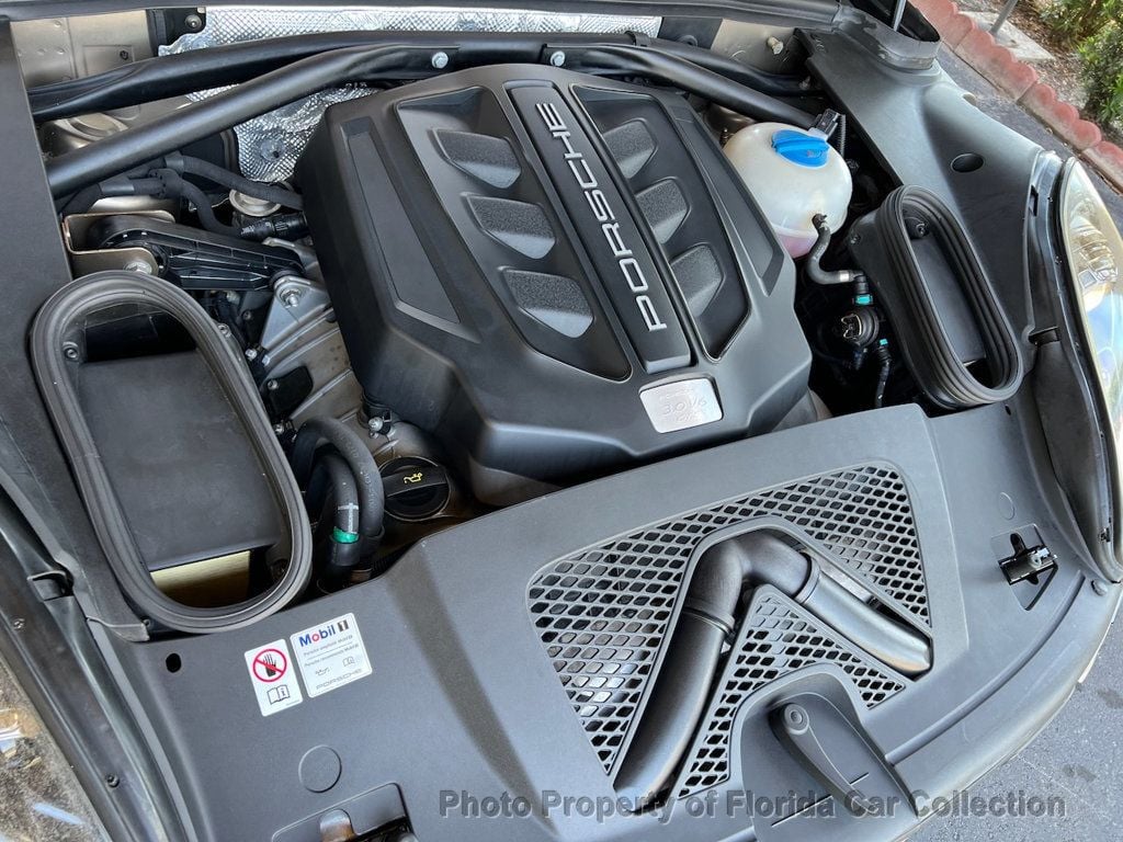 2017 Porsche Macan GTS Turbo AWD PDK - 22828732 - 90