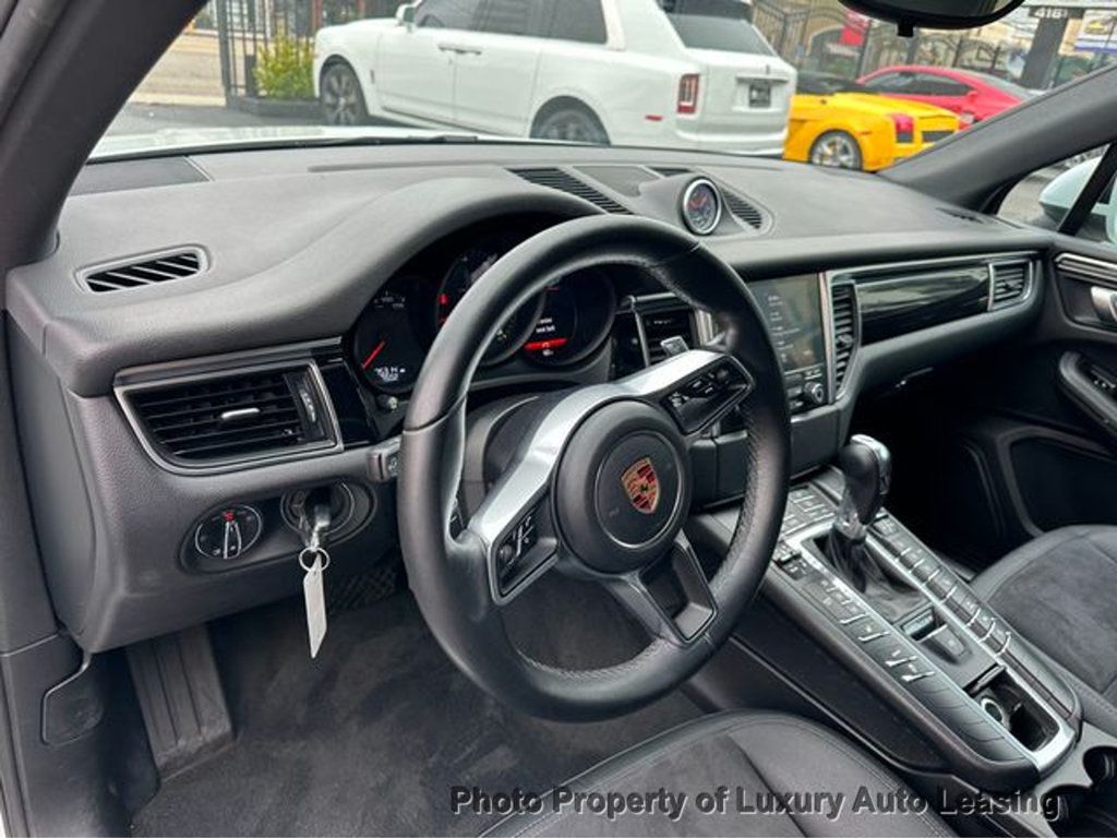 2017 Porsche Macan photo 13