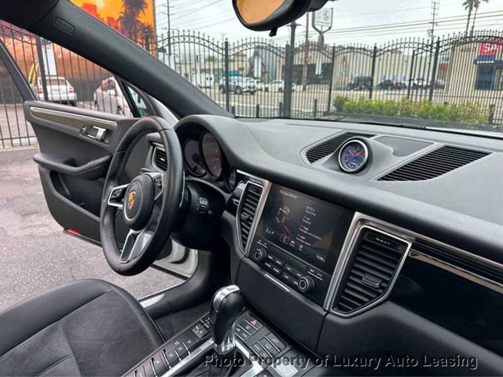 2017 Porsche Macan photo 22