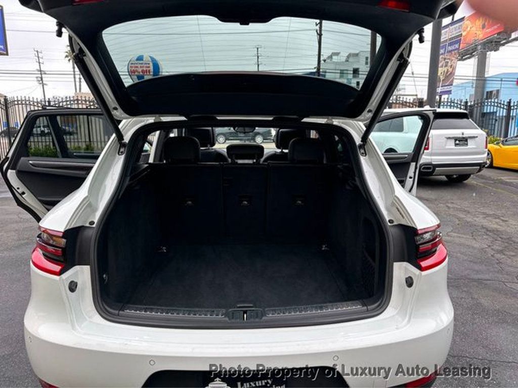 2017 Porsche Macan photo 25