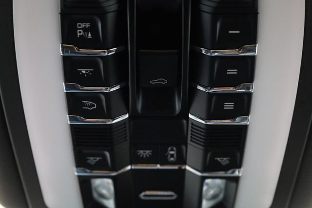 2017 Porsche Macan S - 23045915 - 41
