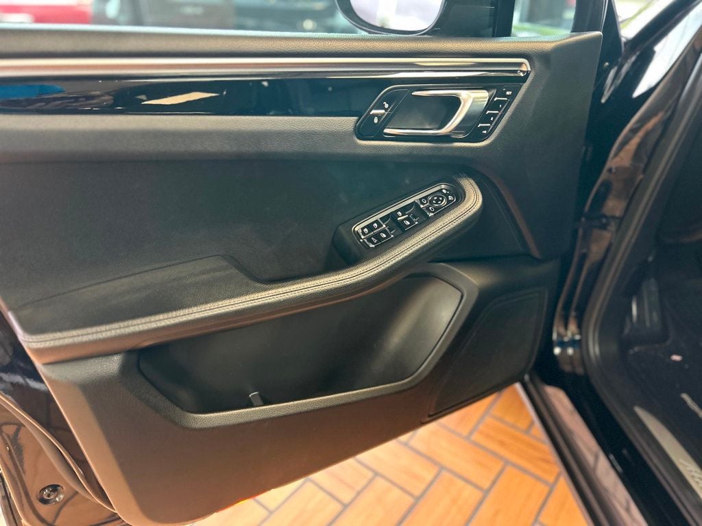 2017 Porsche Macan S AWD - 22886724 - 13