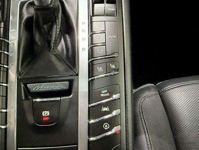 2017 Porsche Macan S AWD - 22947216 - 34