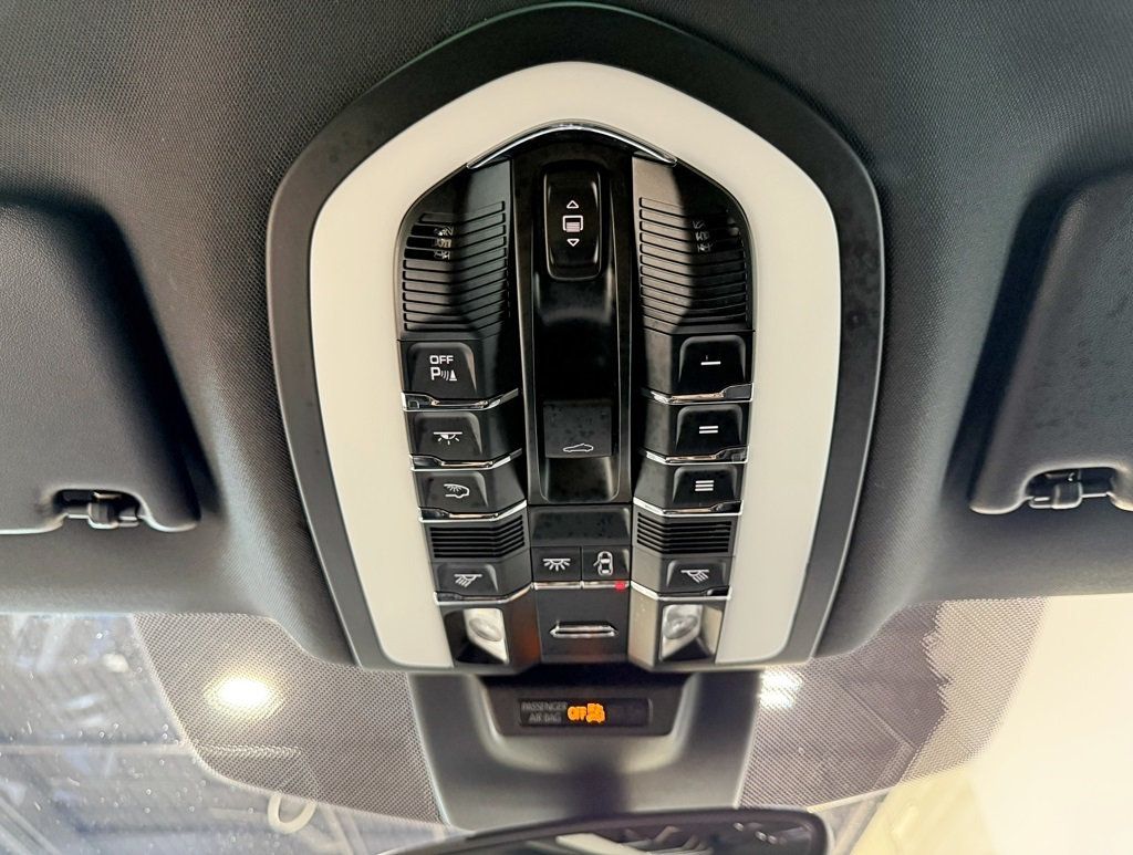 2017 Porsche Macan S AWD - 22947216 - 35